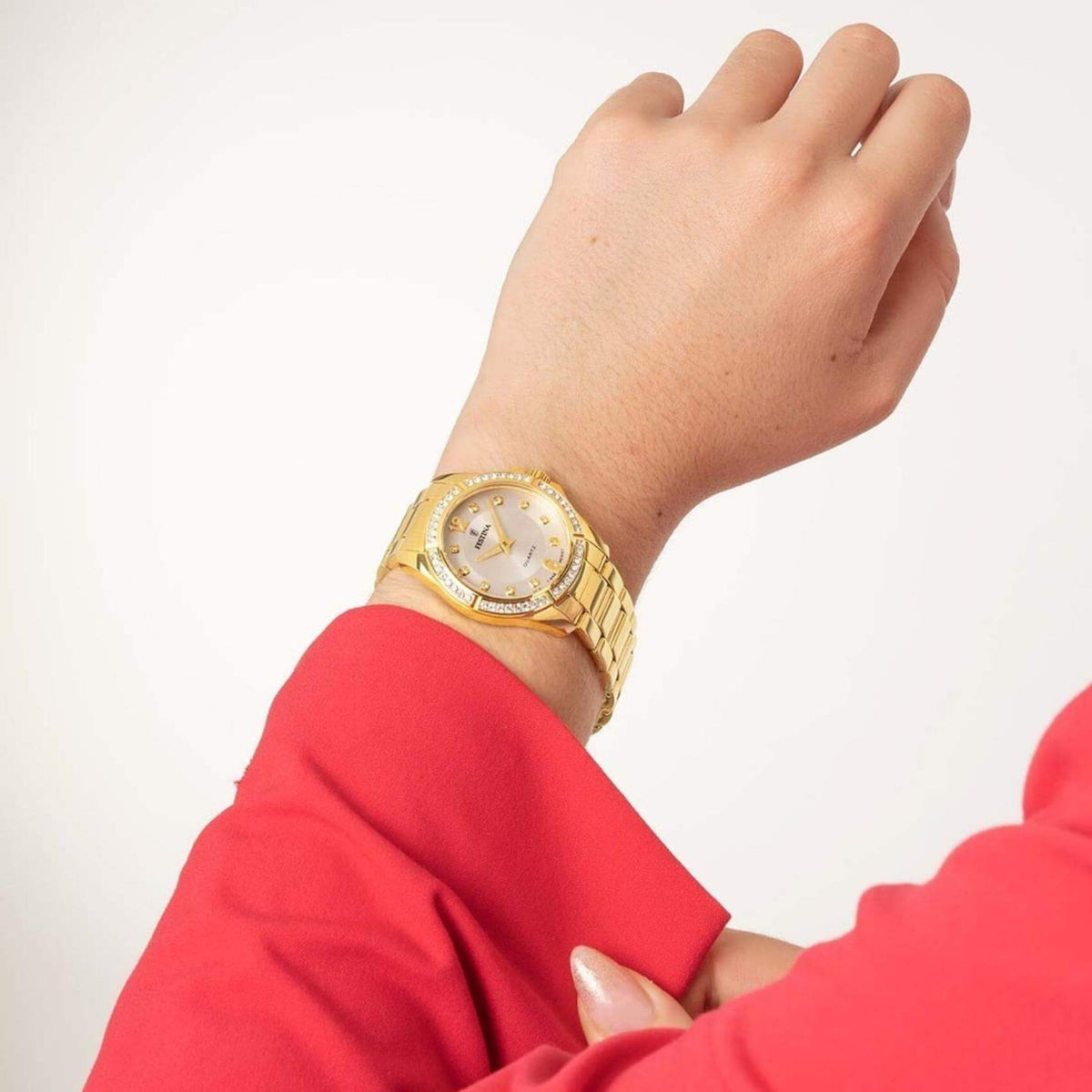 Ρολόι Festina Mademoiselle F20596/1 με χρυσό ατσάλινο μπρασελέ, άσπρο καντραν με ζιργκόν, μηχανισμό μπαταρίας και στρογγυλό σχήμα με διάμετρο 34,5mm αδιάβροχο στις 5ΑΤΜ-50Μ.