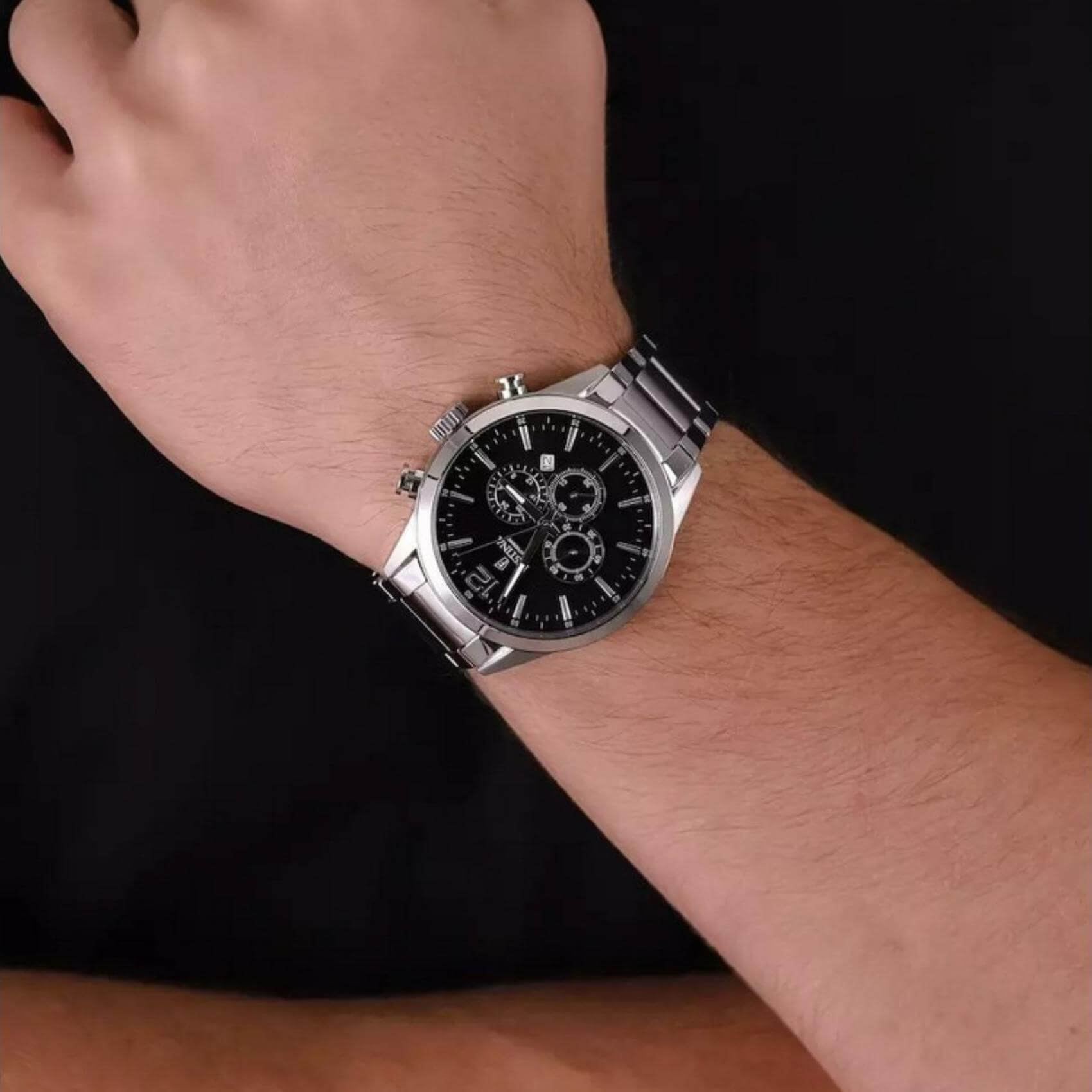 Αντρικό ρολόι Festina F20343/8 με ασημί ατσάλινο μπρασελέ, μαύρο καντραν, μηχανισμό μπαταρίας quartz με ένδειξη ημερομηνίας και λειτουργία χρονογράφου, στρογγυλό στεφάνι με διάμετρο 43,5mm, αδιάβροχο στις 5ΑΤΜ-50Μ.