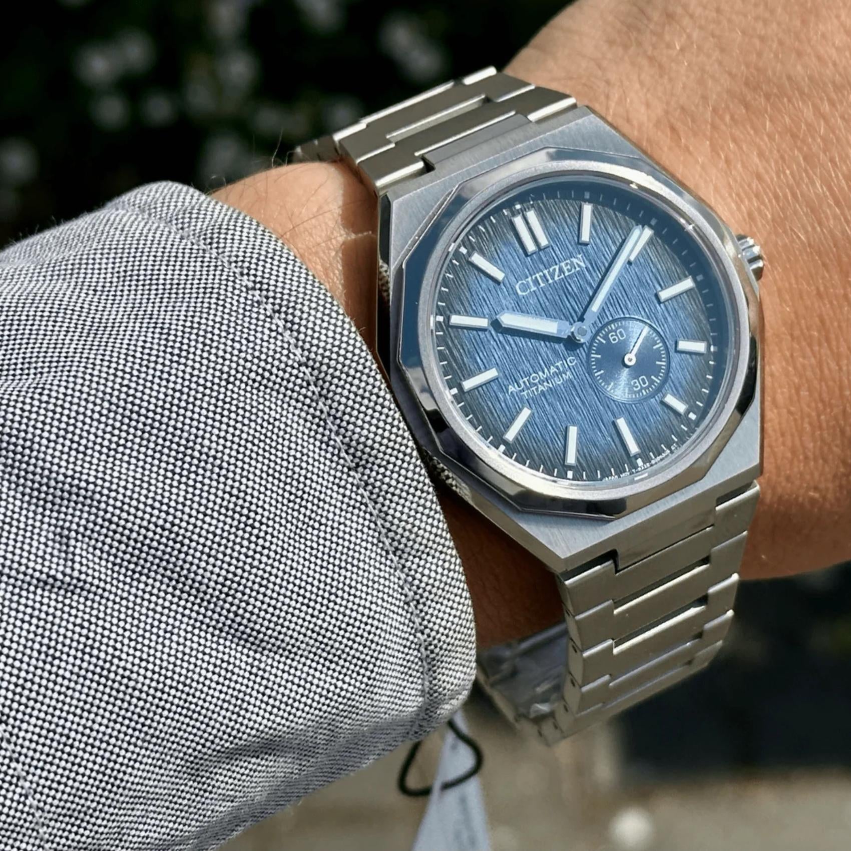 Ανδρικό ρολόι Citizen Super Titanium Zenshin 60 NK5020-58M φορεμένο σε ανδρικό καρπό