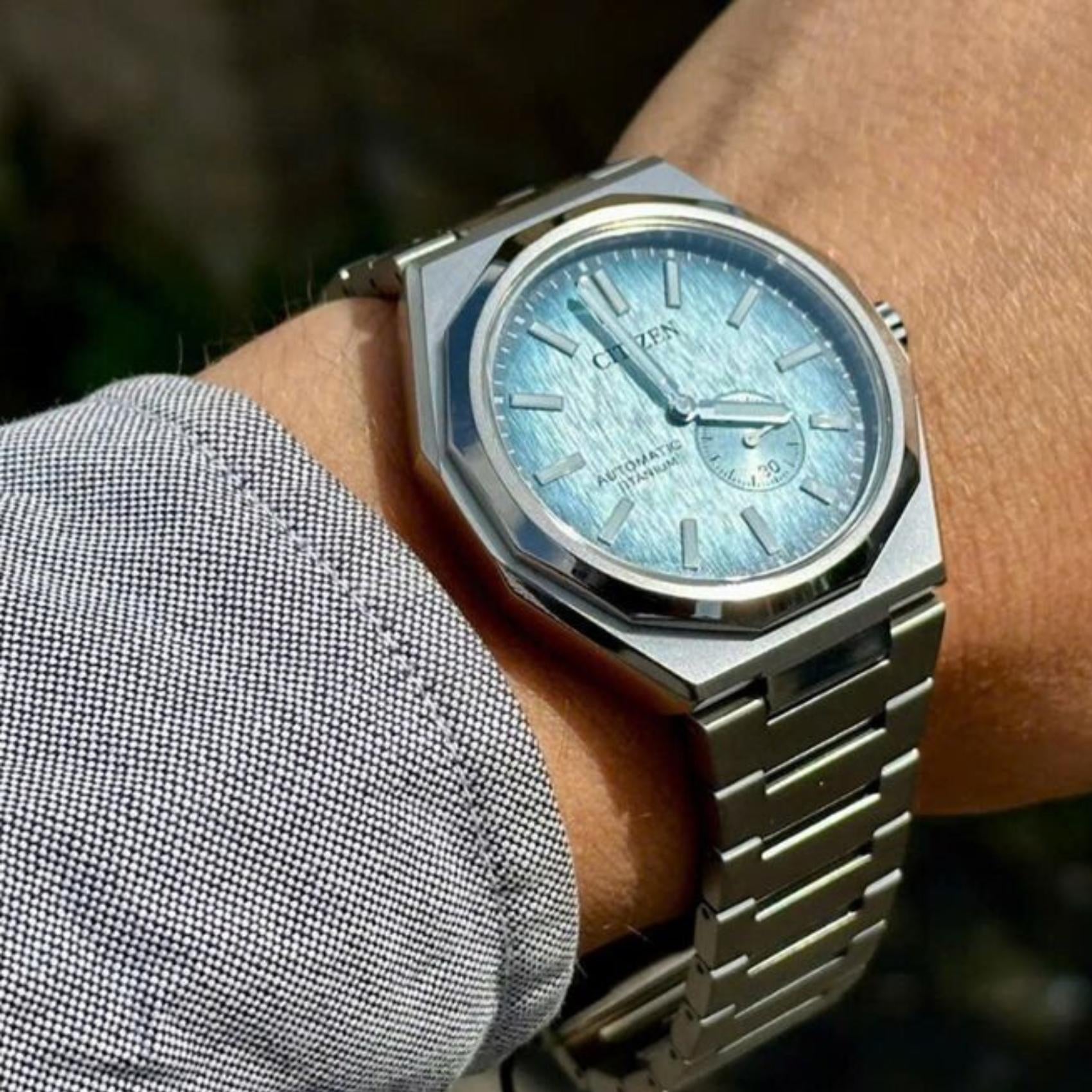 Το ανδρικό ρολόι Citizen Super Titanium Zenshin 60 NK5020-58L φορεμένο