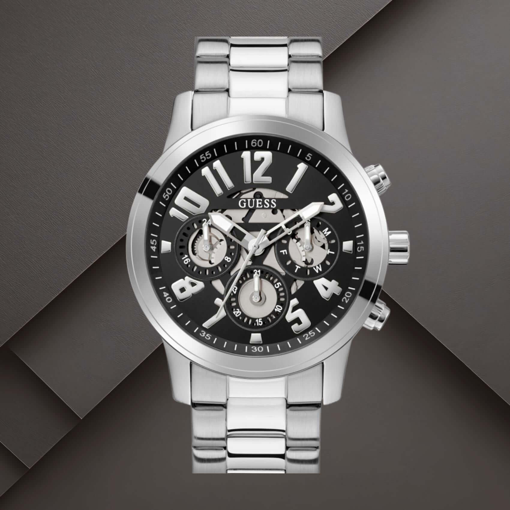 Guess GW0627G1 ανδρικό ρολόι με ασημί ατσάλινο μπρασελέ, μαύρο skeleton καντράν διαμέτρου 44mm και ασημί λεπτομέρειες.