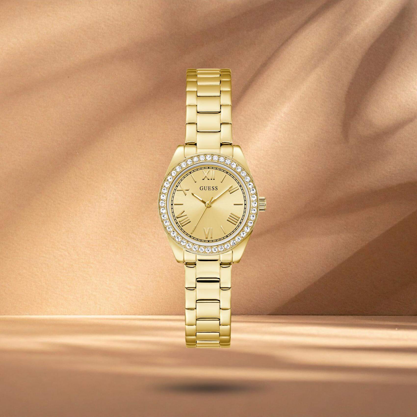 Guess GW0841L7 γυναικείο ρολόι Mini Luna με χρυσό μπρασελέ, χρυσό καντράν 30mm και στεφάνη με ζιργκόν.