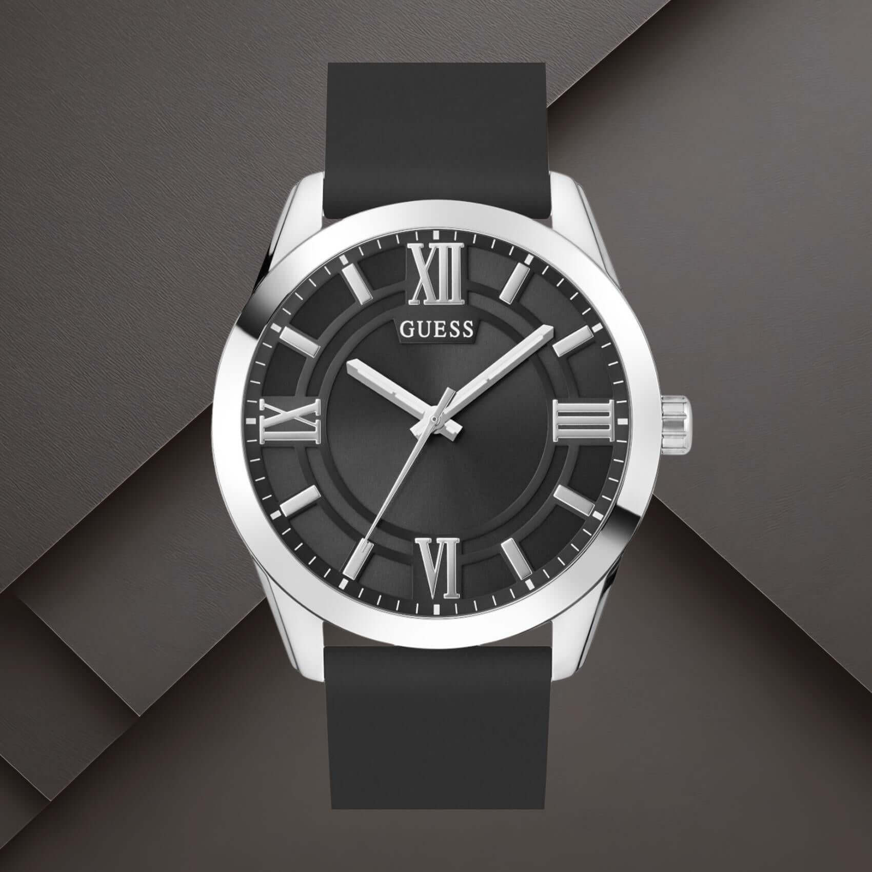 Guess GW0894G1 ανδρικό ρολόι με μαύρο λουράκι από καουτσούκ, μαύρο καντράν διαμέτρου 44mm και ασημί λεπτομέρειες.