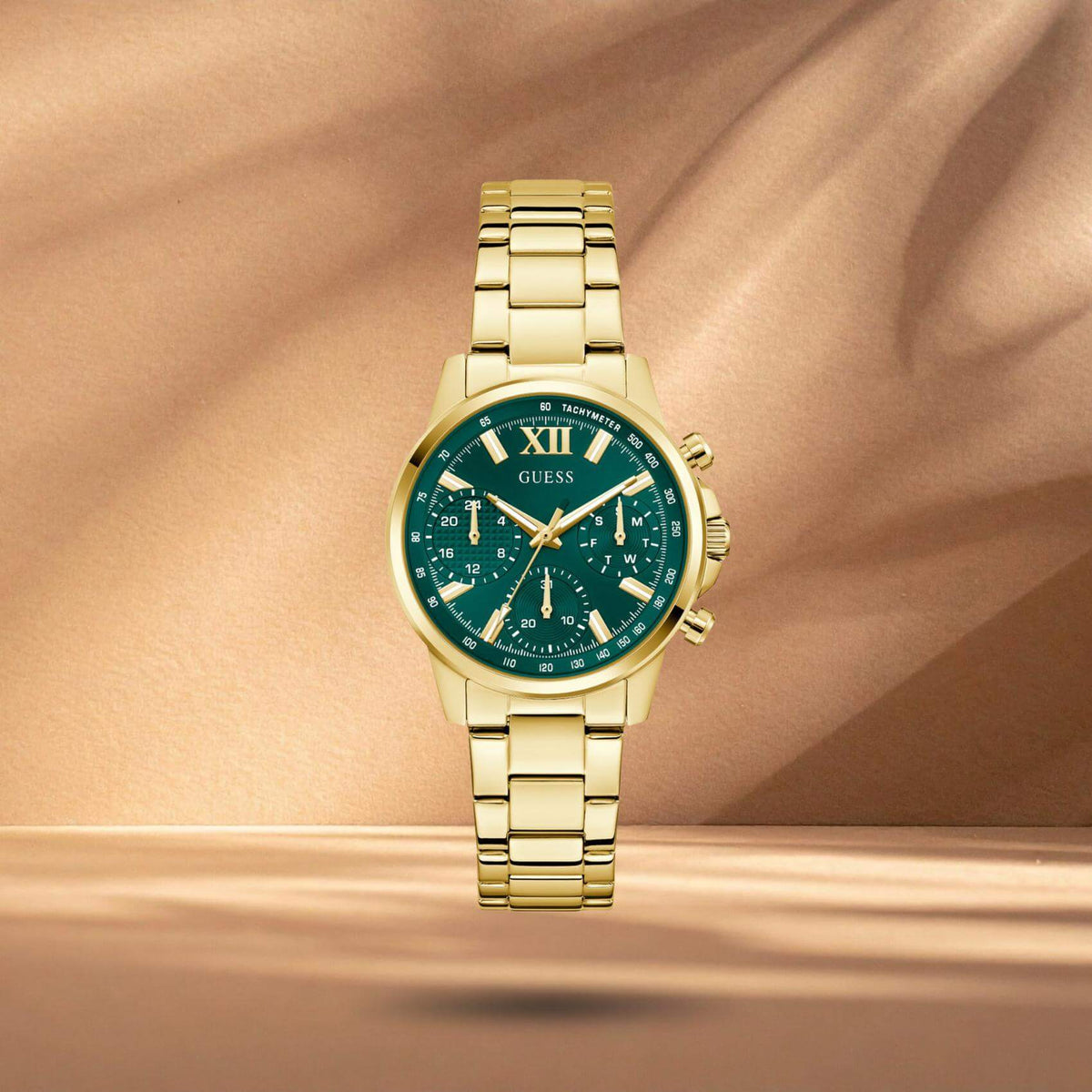 Guess GW0933L6 γυναικείο ρολόι με χρυσό ατσάλινο μπρασελέ, πράσινο καντράν διαμέτρου 36mm και χρυσές λεπτομέρειες.