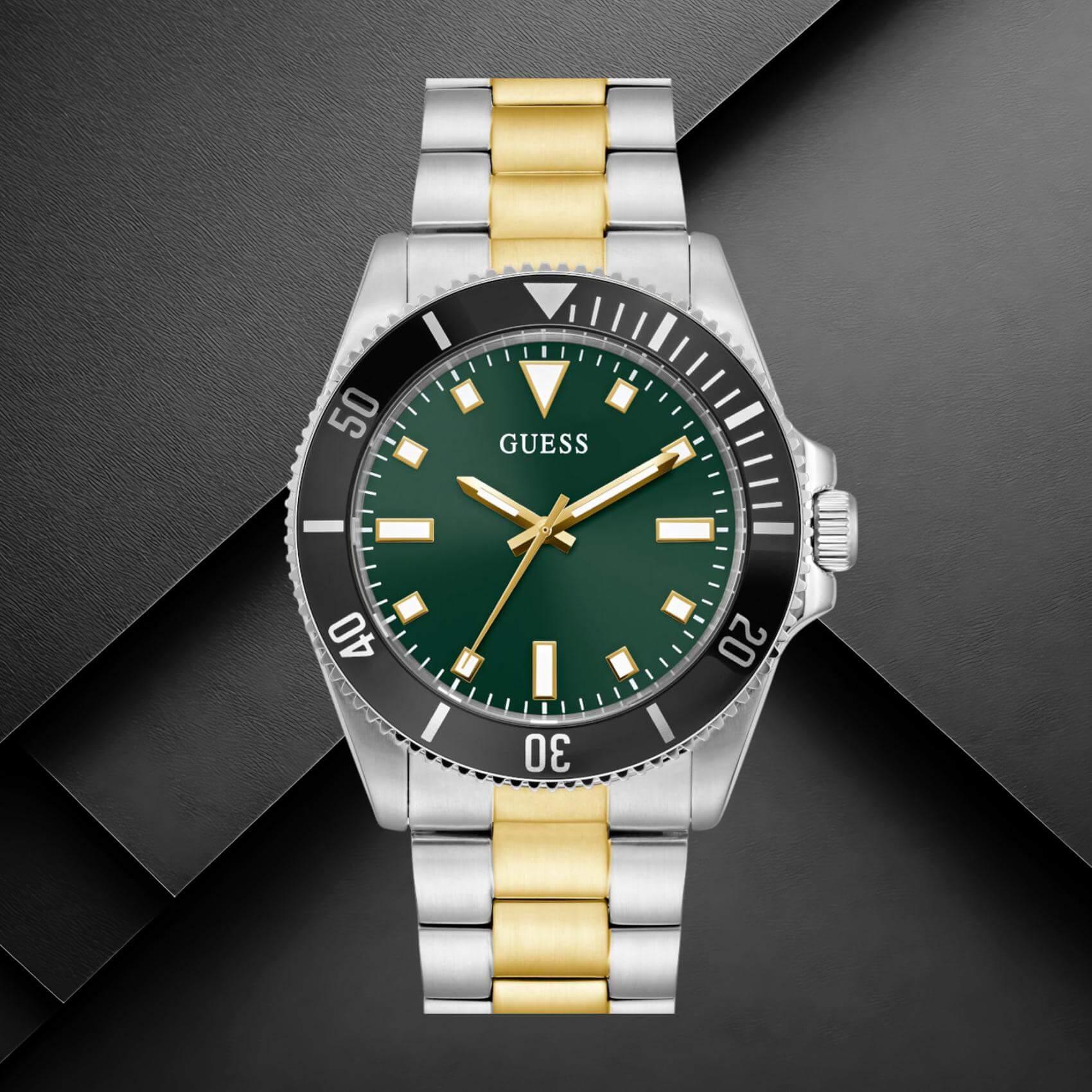 Guess GW0968G4 ανδρικό ρολόι με δίχρωμο ατσάλινο μπρασελέ σε ασημί και χρυσό χρώμα, πράσινο καντράν διαμέτρου 41mm και χρυσές λεπτομέρειες.