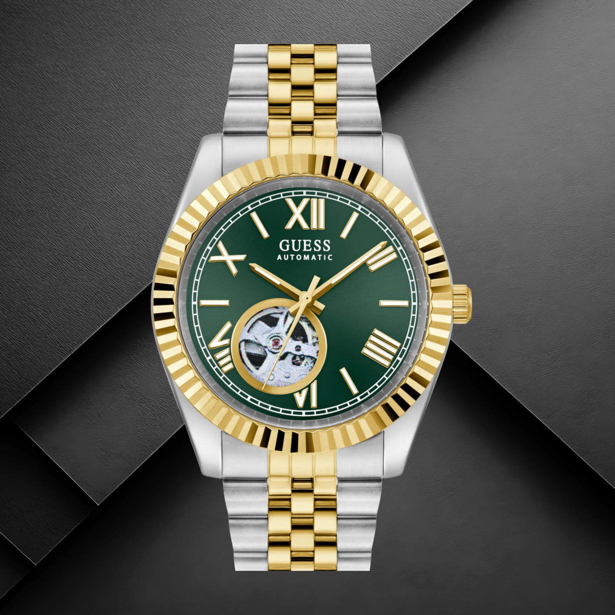 Guess GW0984G4 ανδρικό ρολόι με δίχρωμο ατσάλινο μπρασελέ σε ασημί και χρυσό χρώμα, πράσινο skeleton καντράν διαμέτρου 42mm και αυτόματο μηχανισμό.