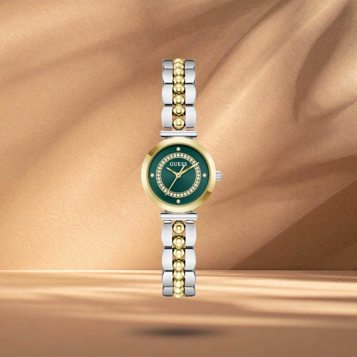 Guess GW0994L3 γυναικείο ρολόι Leena με δίχρωμο μπρασελέ σε ασημί και χρυσό χρώμα, πράσινο καντράν 26mm και ζιργκόν.