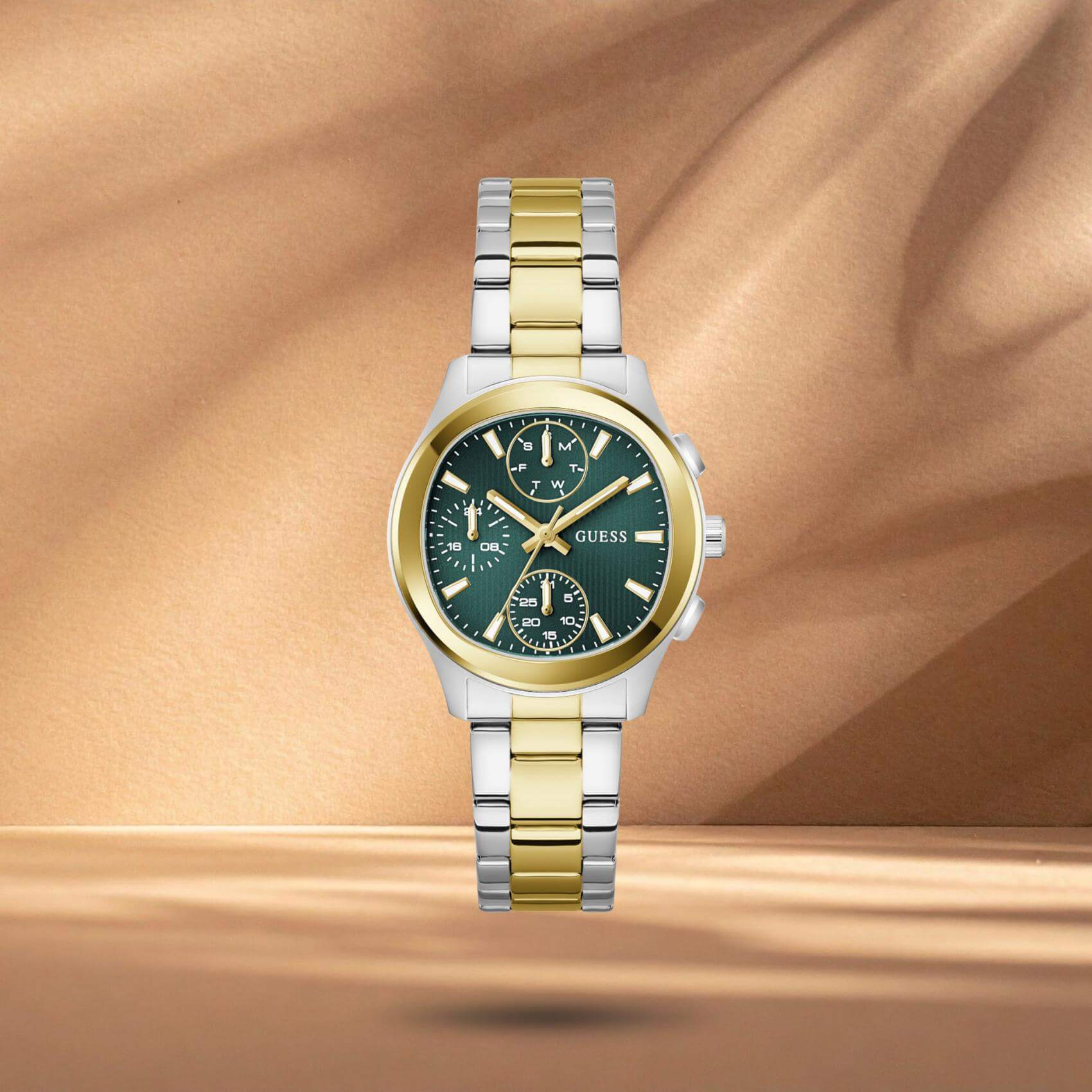 Guess GW1031L6 γυναικείο ρολόι με δίχρωμο ατσάλινο μπρασελέ σε ασημί και χρυσό χρώμα, πράσινο καντράν διαμέτρου 36mm και χρυσές λεπτομέρειες.
