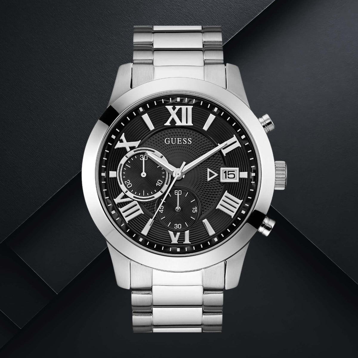 Guess W0668G3 ανδρικό ρολόι με ασημί μπρασελέ από ανοξείδωτο ατσάλι, μαύρο καντράν διαμέτρου 45mm και ασημί λεπτομέρειες.