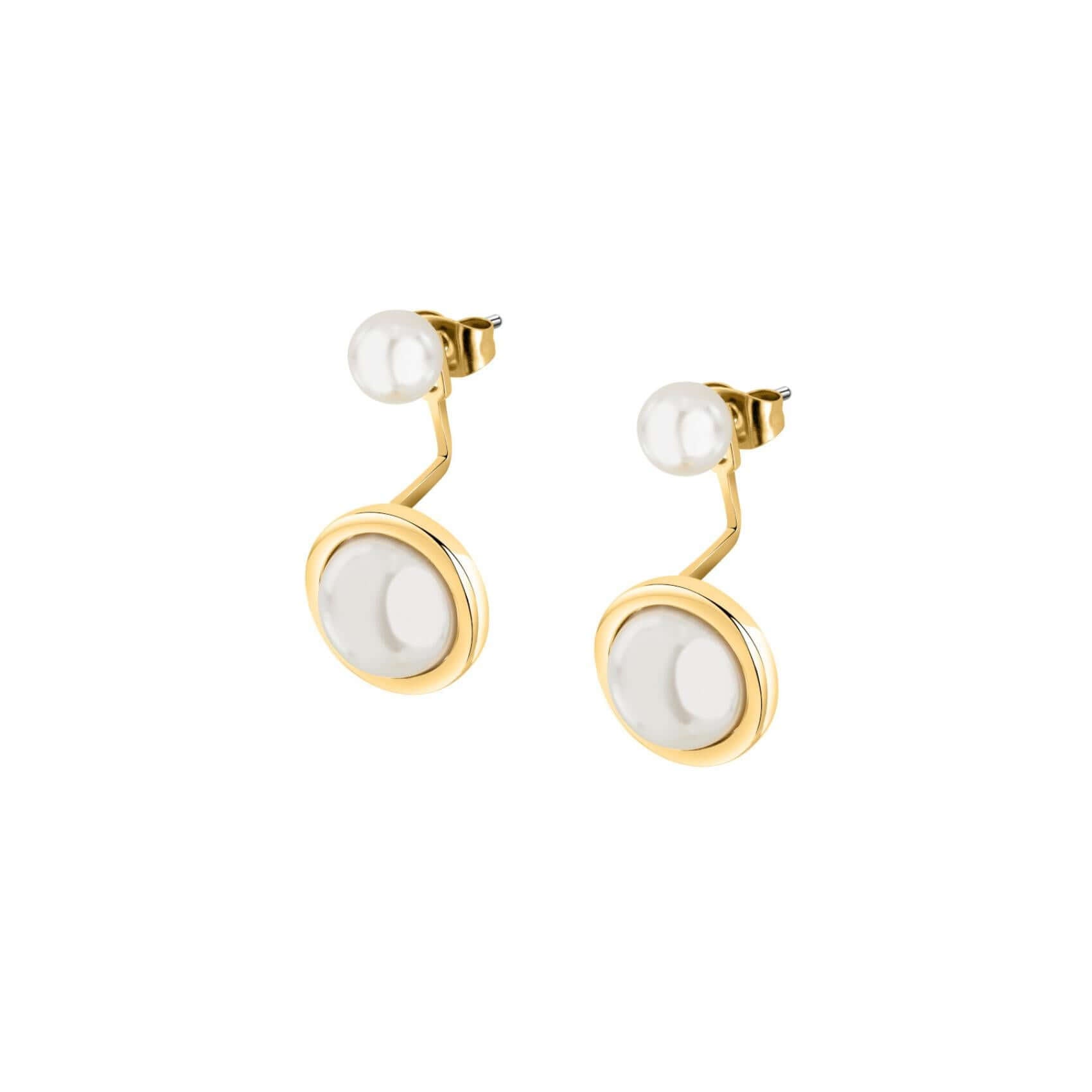 Γυναικεία σκουλαρίκια Karl Lagerfeld Pearl KLAYR14 σε διαγώνια λήψη από ανοξείδωτο ατσάλι σε χρυσό χρώμα με πέρλες.