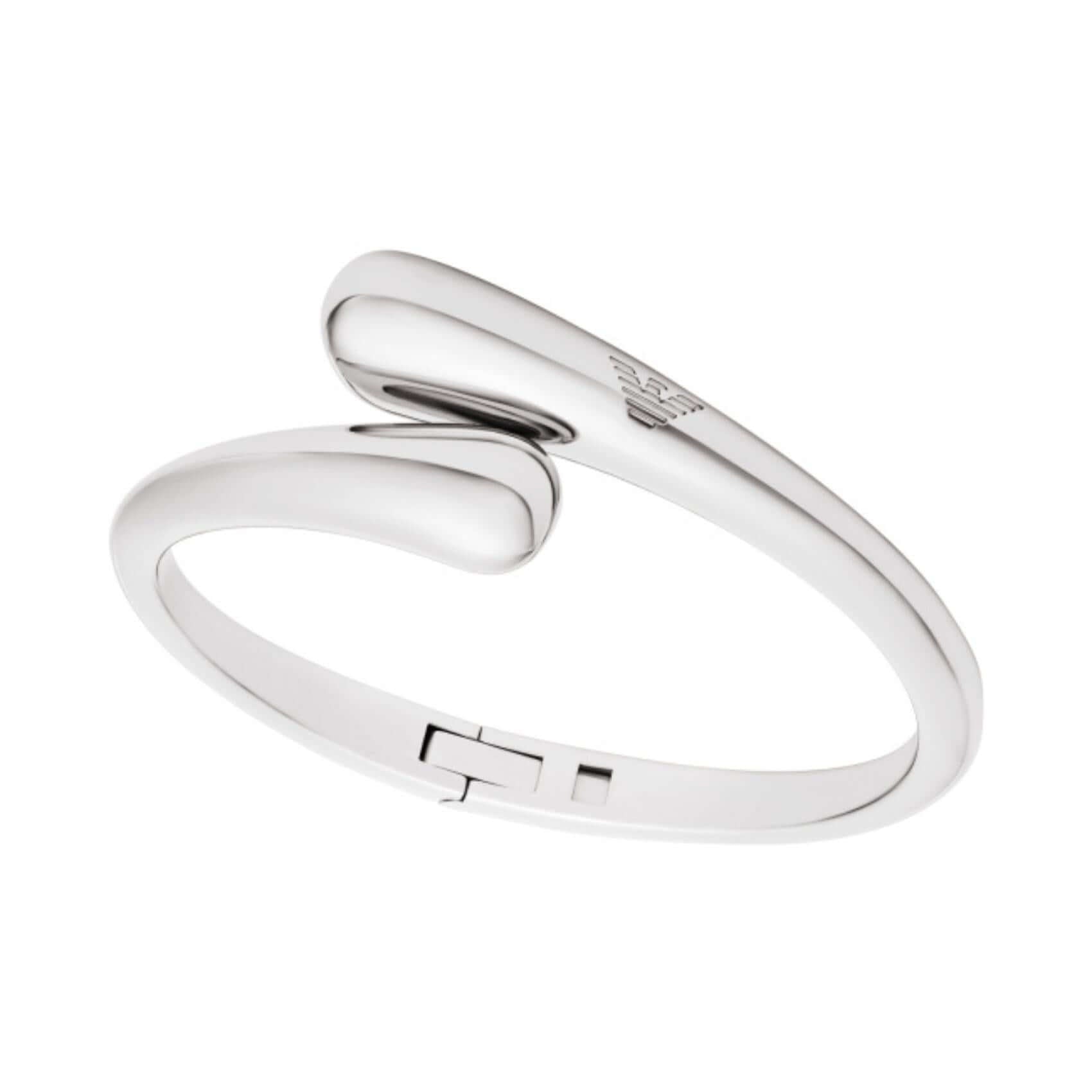 Λεπτομέρεια από τη γυναικεία χειροπέδα Emporio Armani Iconic Trend EGS3340040 με ασημί γυαλιστερό φινίρισμα και καθαρές καμπύλες.