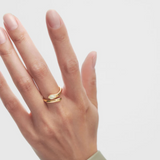 Γυναικείο δαχτυλίδι PDPAOLA AN01-D96 Prehnite Kalia Ring κατασκευασμένο από ασήμι 925 επιχρυσωμένο με πράσινο πρενίτη-Φορεμένο κοντινό