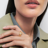 Γυναικείο δαχτυλίδι PDPAOLA AN01-D96 Prehnite Kalia Ring κατασκευασμένο από ασήμι 925 επιχρυσωμένο με πράσινο πρενίτη-Φορεμένο