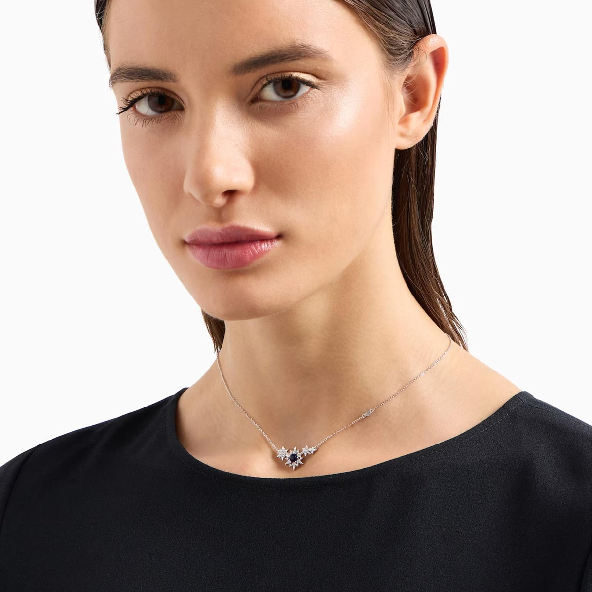 Γυναικείο κολιέ Emporio Armani Sentimental EG3600040 αστέρι ασημί φορεμένο στον λαιμό