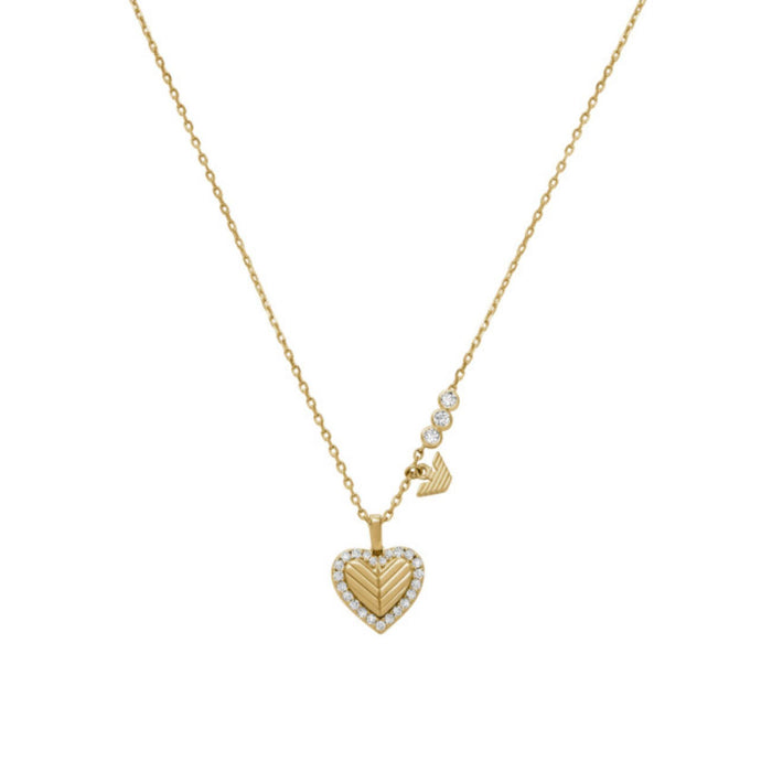 Λεπτομέρεια από το γυναικείο κολιέ Emporio Armani Sentimental EG3622710 με κρεμαστό καρδιά και λευκά ζιργκόν σε χρυσό χρώμα.
