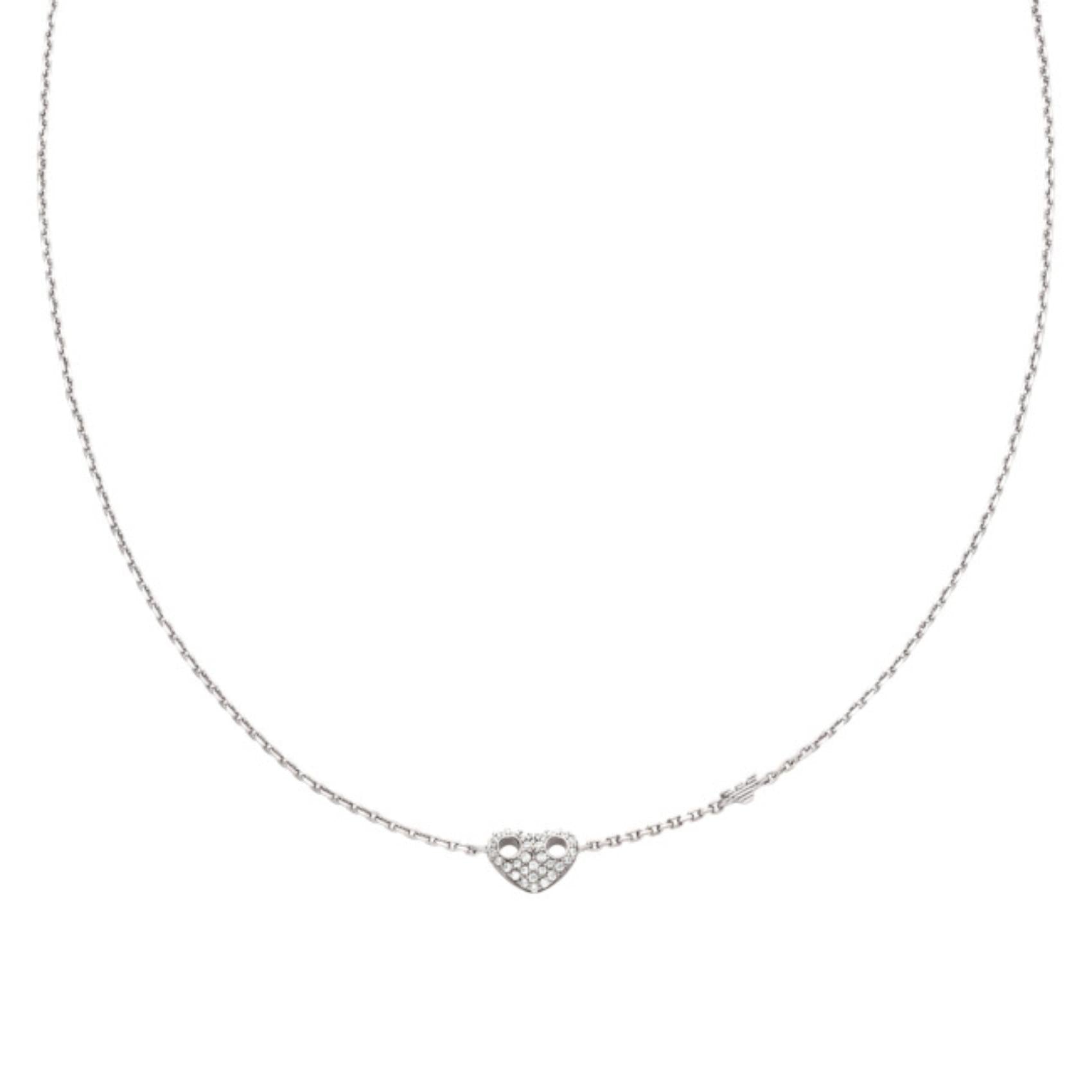 Λεπτομέρεια από το γυναικείο κολιέ Emporio Armani Sentimental EG3646040 με κρεμαστό καρδιά και λευκά ζιργκόν σε ασημί χρώμα.