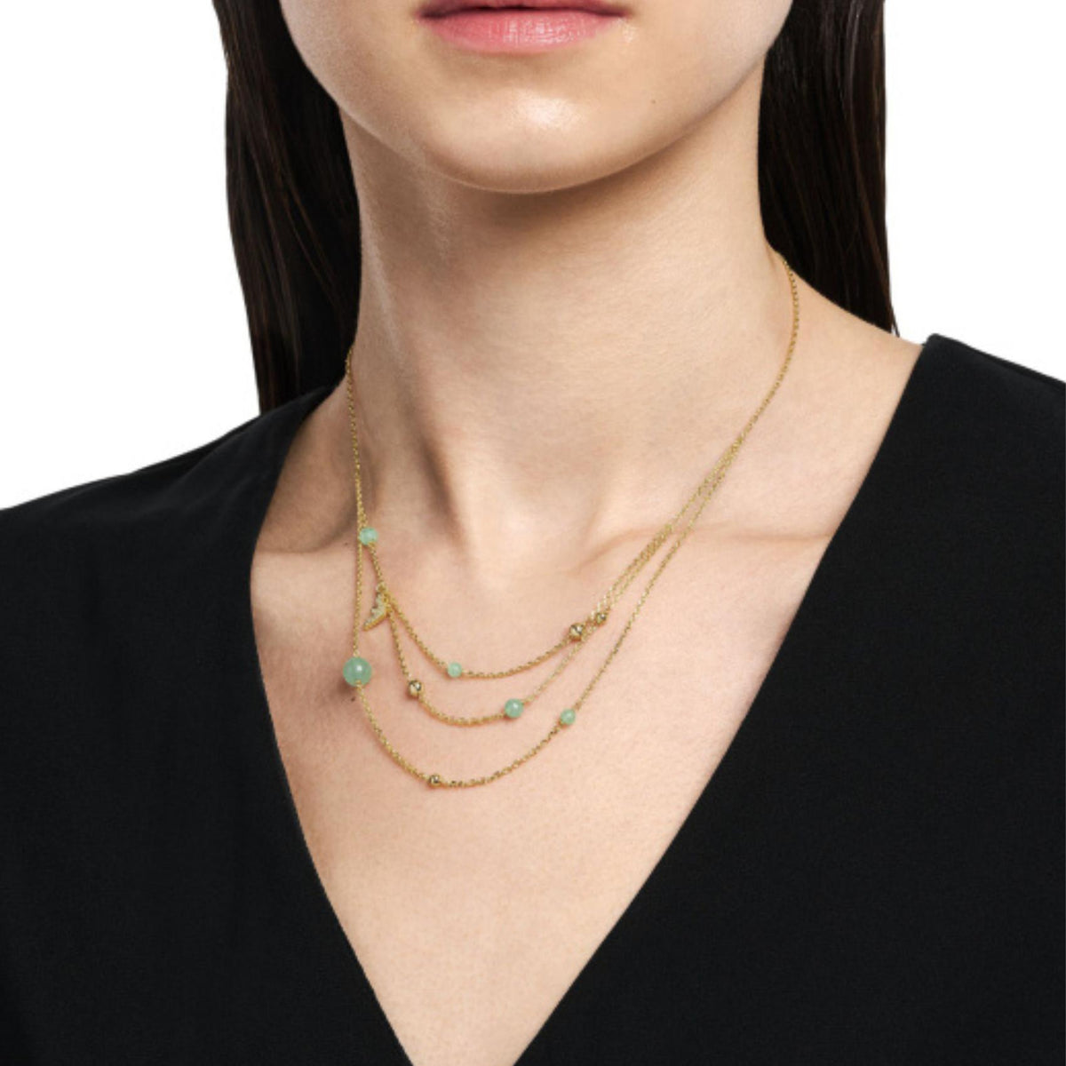Γυναικείο κολιέ Emporio Armani Trend EGS3225710 πράσινες πέτρες χρυσό φορεμένο στον λαιμό