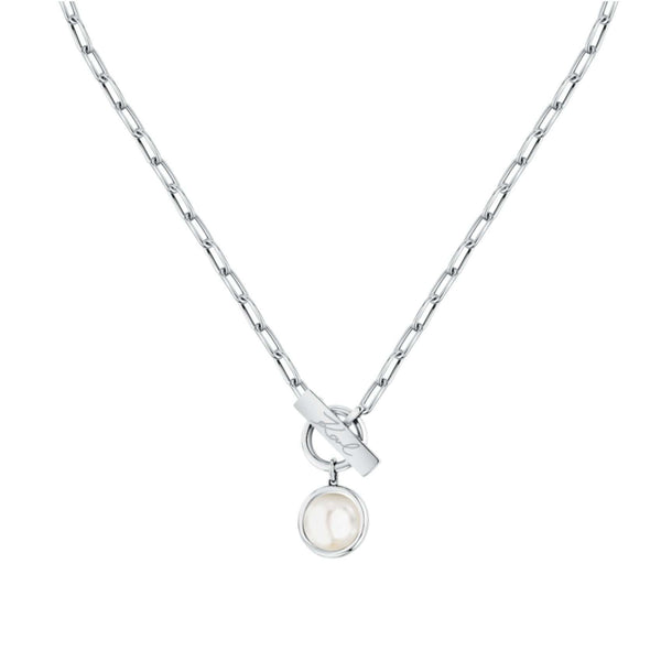 Γυναικείο κολιέ Karl Lagerfeld Pearl KLAYR04 σε λεπτομέρεια από ανοξείδωτο ατσάλι σε ασημί χρώμα με λευκή πέρλα.