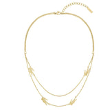 Γυναικείο κολιέ Lacoste 2040468 κατασκευασμένο από επιχρυσωμένο ατσάλι!&nbsp;Το κολιέ διαθέτει δύο λεπτές αλυσίδες διαφορετικούς μήκους που διακοσμούνται με τέσσερα κροκοδειλάκια. 