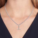 Ατσάλινο ασημί κολιέ Tommy Hilfiger 2780771 μήκους 40–50 cm με κρεμαστό φορεμένο στον λαιμό.