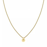 Λεπτομέρεια του χρυσού κολιέ Tommy Hilfiger 2780850 μήκους 40–50 cm με διακριτικό στρογγυλό κρεμαστό στοιχείο.