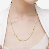 Επιχρυσωμένο κολιέ Tommy Hilfiger με στοιχεία άπειρου φορεμένο στον λαιμό, 2780514