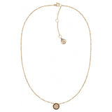 Λεπτομέρεια του ροζ χρυσού κολιέ Tommy Hilfiger με στρογγυλό κρεμαστό