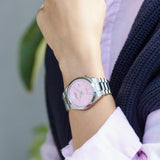 Γυναικείο ρολόι Citizen Tsuyosa NJ0200-50Z φορεμένο στον καρπό με ασημί μπρασελέ από ανοξείδωτο ατσάλι.
