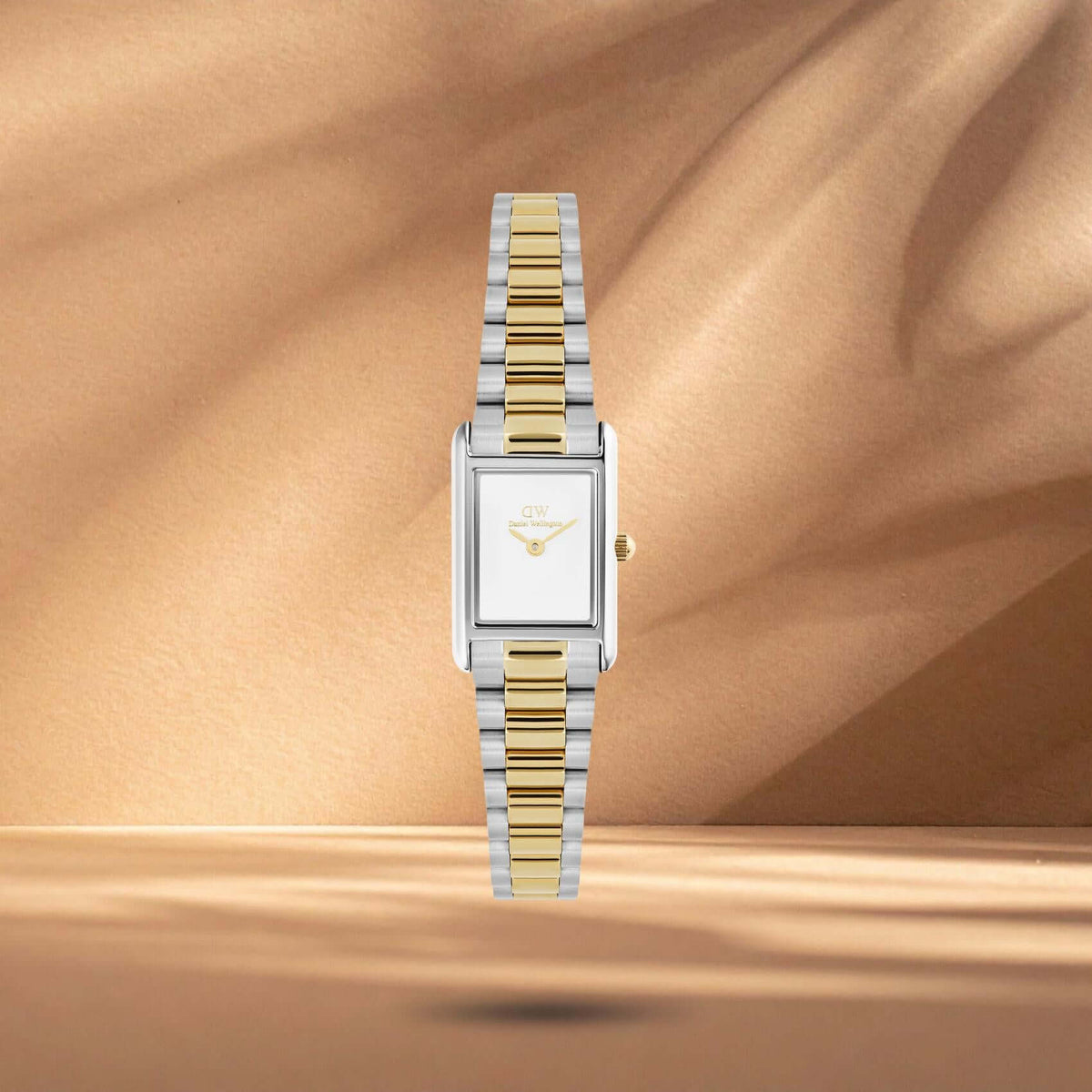 Γυναικείο ρολόι Daniel Wellington Bound Mini 3-Link DW00100932 με δίχρωμο μπρασελέ από ανοξείδωτο ατσάλι σε ασημί και χρυσό χρώμα και λευκό τετράγωνο καντράν μεγέθους 17x26mm.