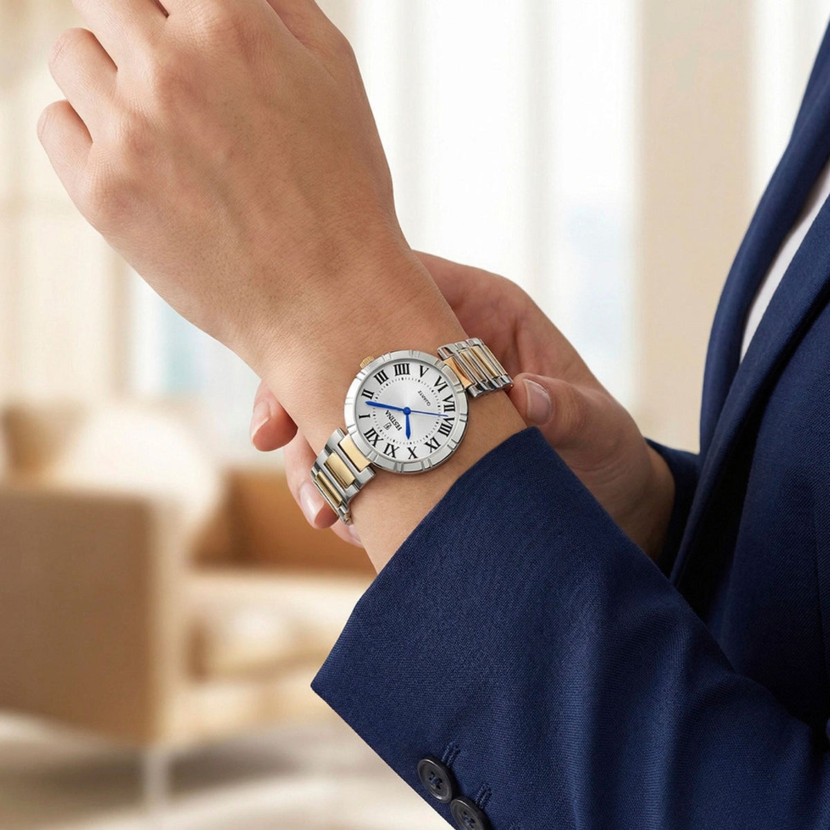 Γυναικείο ρολόι Festina Mademoiselle F16937/G με ασημί-χρυσό μπρασελέ και λευκό καντράν φορεμένο στον καρπό