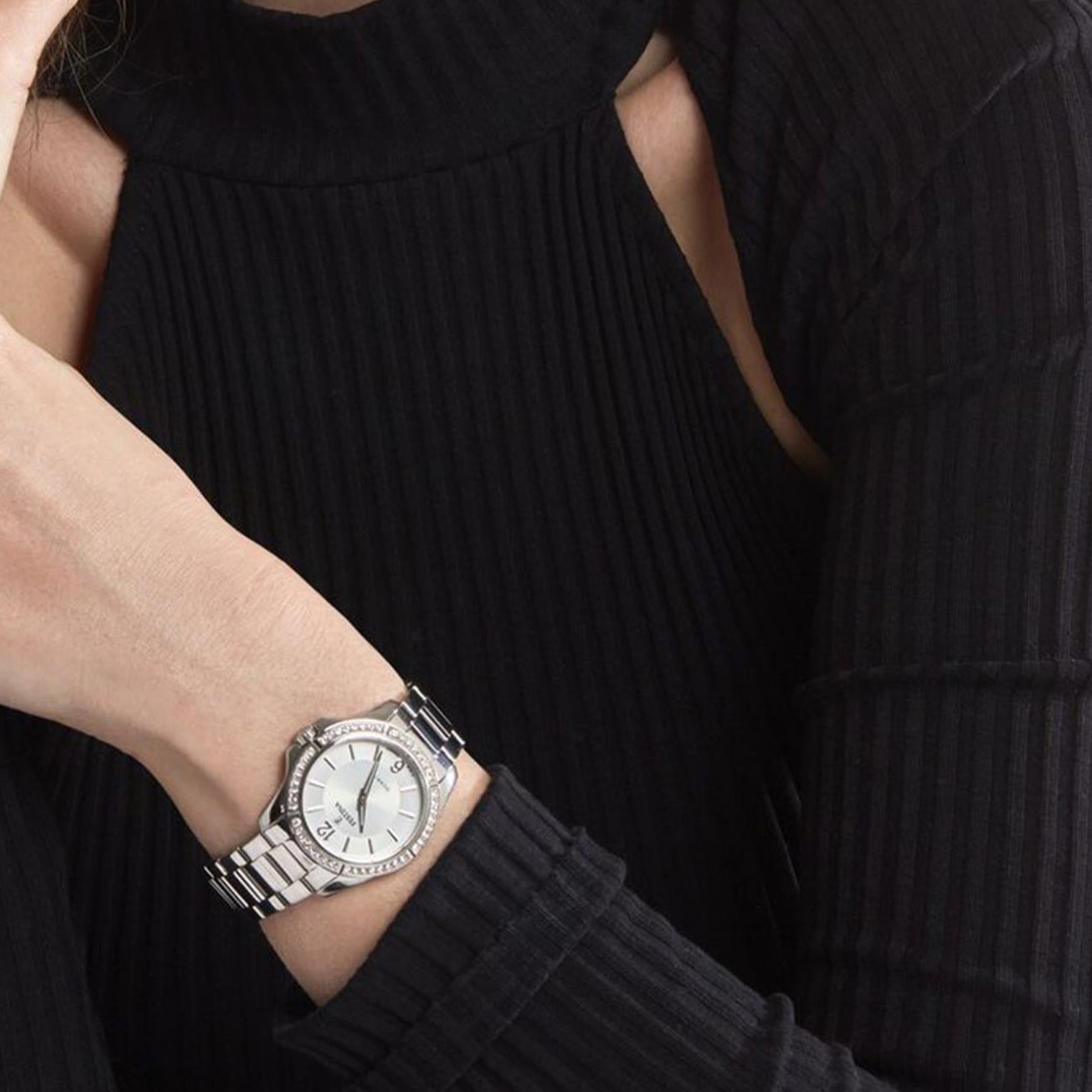 Γυναικείο ρολόι Festina Mademoiselle F20593/1 με ασημί μπρασελέ και ασημί καντράν φορεμένο στον καρπό