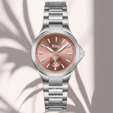 Φωτογραφία του γυναικείου ρολογιού JCOU Aurelia JU19078-1 με ασημί μπρασελέ και ροζ καντράν, μπροστινή όψη.