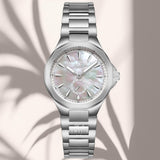 Φωτογραφία του γυναικείου ρολογιού  JCOU Aurelia JU19078-5 με ασημί μπρασελέ και λευκό φίλντισι καντράν