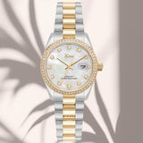 Φωτογραφία του γυναικείου ρολογιού JCOU Iris JU19082-2 με χρυσό και ασημί μπρασελέ και λευκό φίλντισι καντράν με ζιργκόν