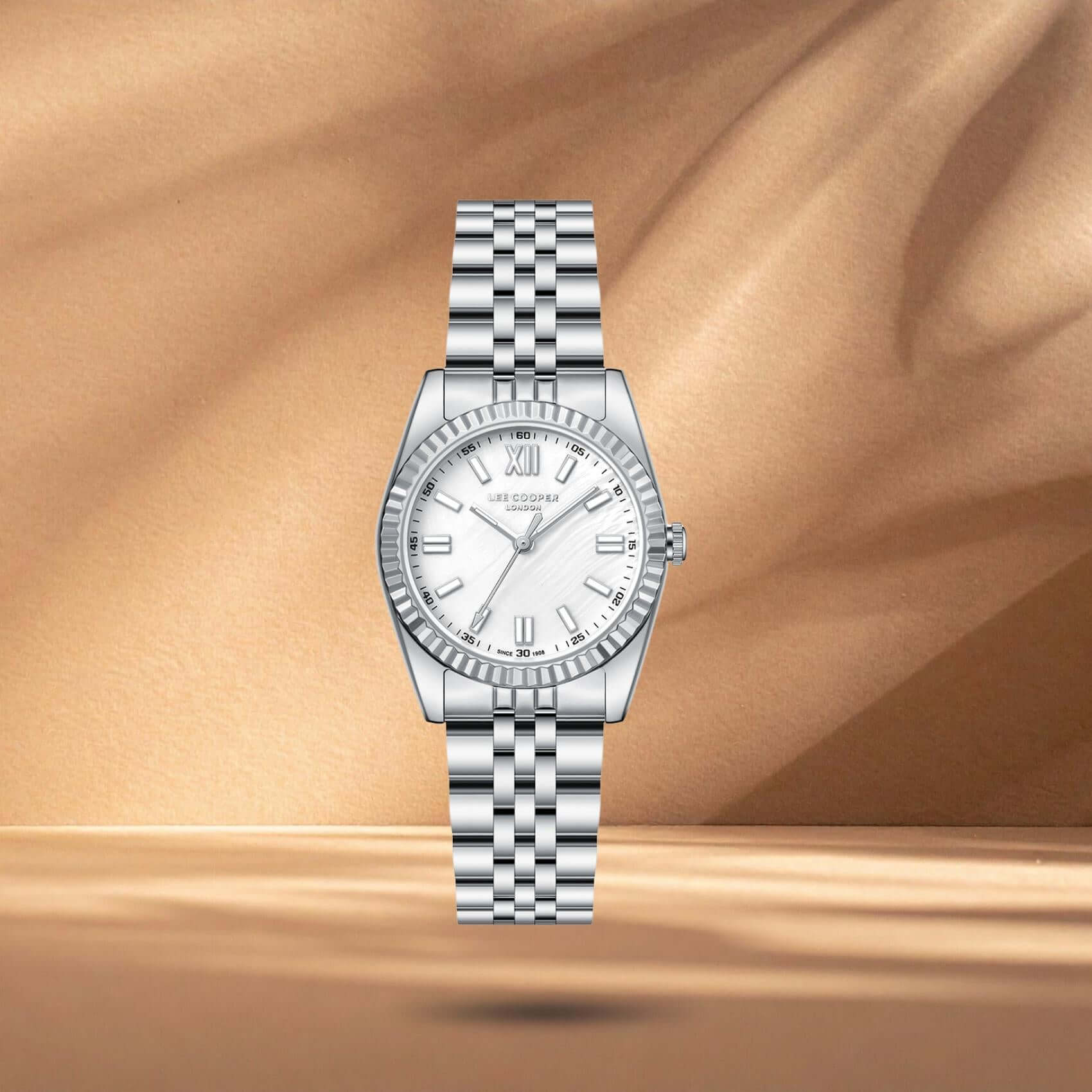 Γυναικείο ρολόι Lee Cooper Ladies LC08303.320 με ασημί δείκτες και κάσα 30 mm σε στρογγυλό σχήμα.