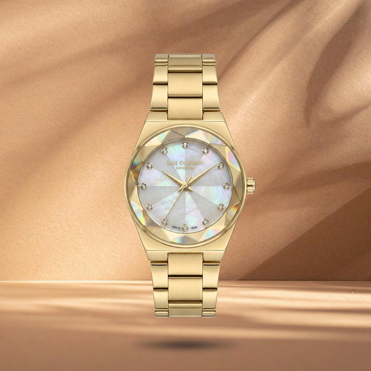 Γυναικείο ρολόι Lee Cooper Ladies LC08378.130 με χρυσό μπρασελέ, λευκό φίλντισι καντράν 28mm με ζιργκόν