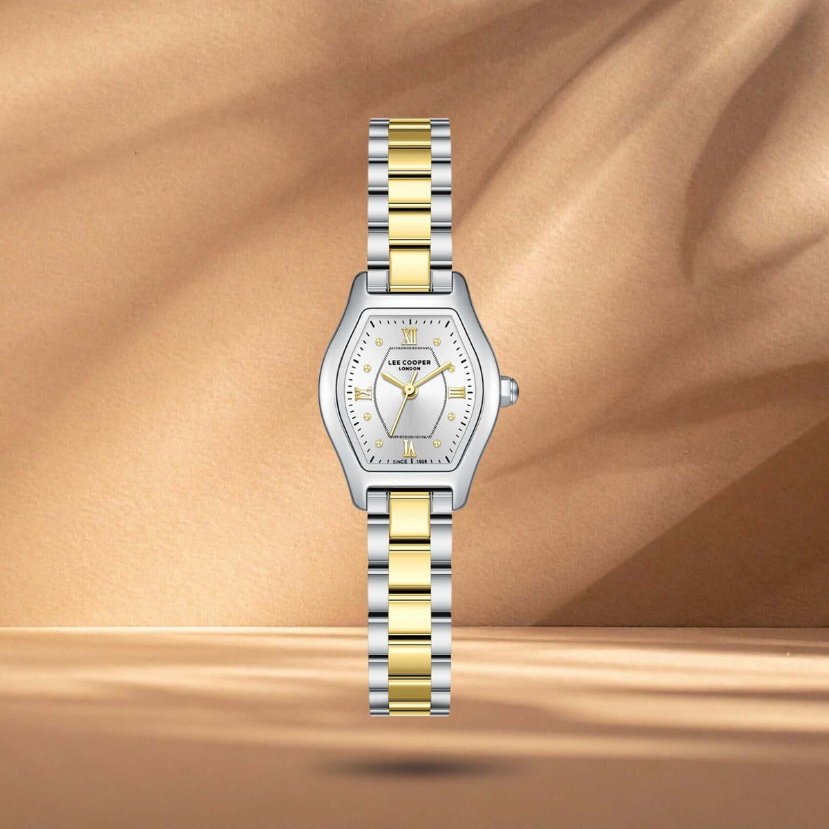 Γυναικείο ρολόι Lee Cooper Ladies LC08391.230 με χρυσούς δείκτες και κάσα 22 mm σε οβάλ σχήμα.