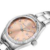 Φωτογραφία του ροζ καντράν του Maserati Competizione R8853100509, διακοσμημένου με λαμπερά ζιργκόν και προστατευμένου με ορυκτό κρύσταλλο ειδικής σκλήρυνσης.