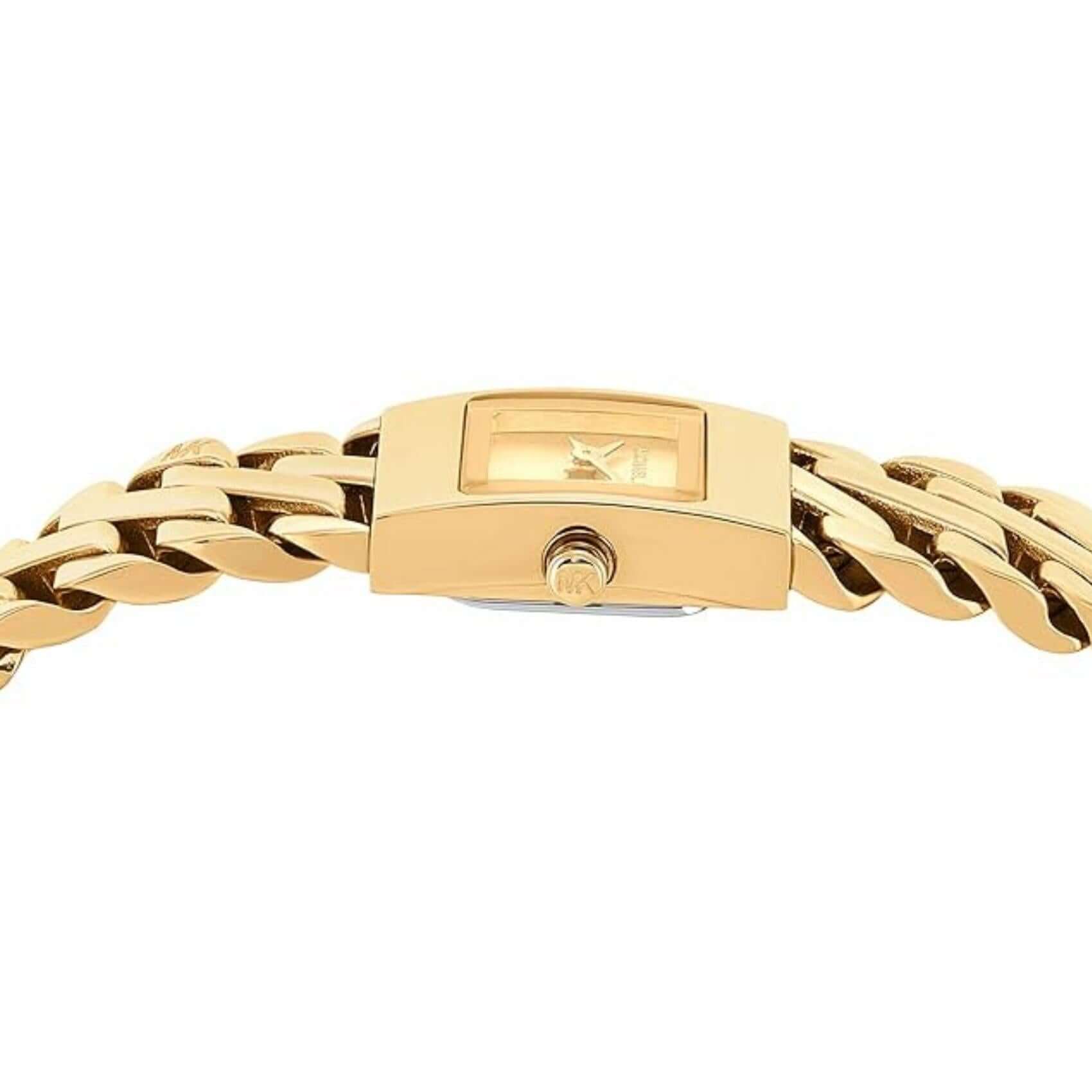 Πλάγια λήψη του γυναικείου ρολογιού Michael Kors Emery MK4907, με έμφαση στο προφίλ της μικρής κάσας 14mm, τις γωνίες του χρυσού τετράγωνου καντράν και το χρυσό μπρασελέ.