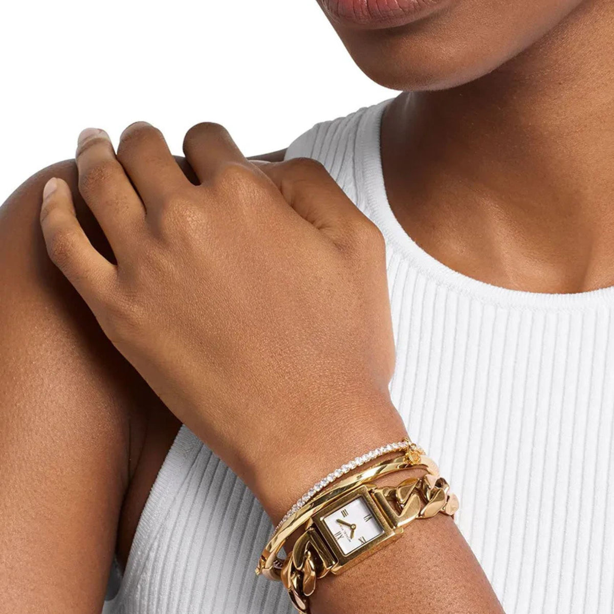 Γυναικείο ρολόι Michael Kors Georgie MK7655SET με χρυσό μπρασελέ και λευκό καντράν φορεμένο στον καρπό