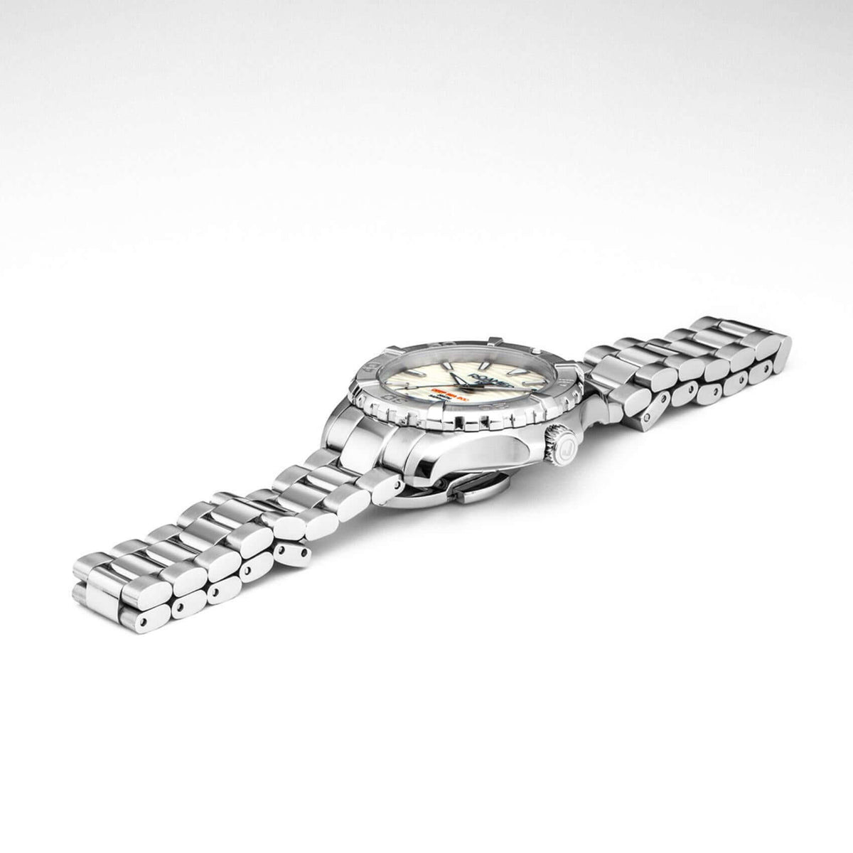Καταδυτικό ρολόι γυναικείο Roamer Deep Sea 200 Ladies 860844-41-20-20 με ασημί ατσάλινο μπρασελέ και ασημί καντράν διαμέτρου 34mm.