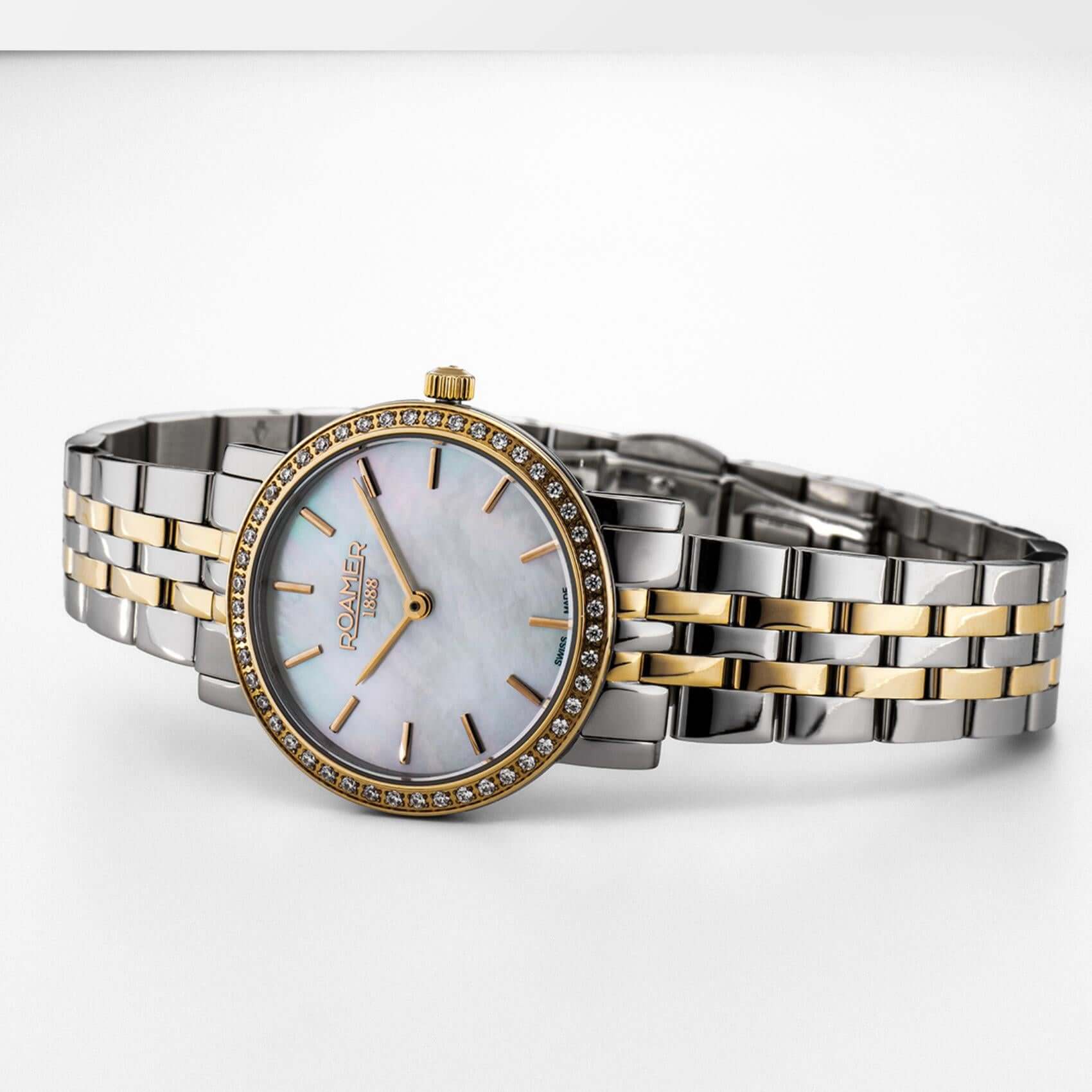 Γυναικείο ρολόι Roamer Scala 976830-47-20-50 με δίχρωμο μπρασελέ και άσπρο φίλντισι καντράν 28mm.