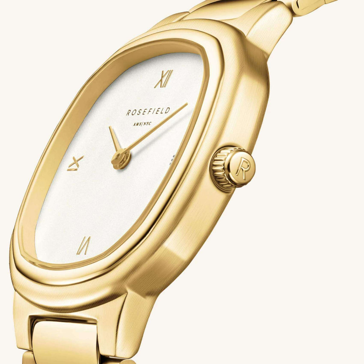 Γυναικείο ρολόι Rosefield Gaia Creme Gold ORCGSG-OR01 με χρυσό μπρασελέ και μπεζ τετράγωνο καντράν. πλαϊνή λήψη.