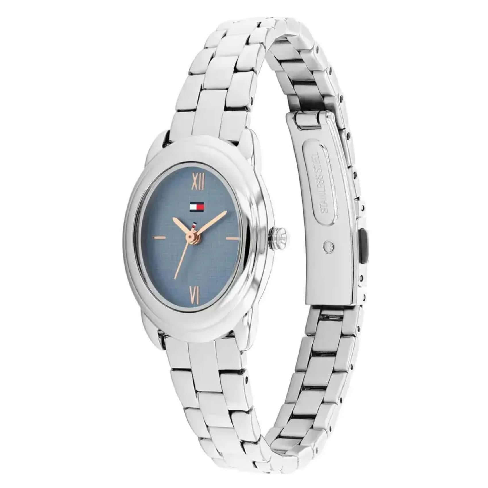 Μπλε οβάλ καντράν με διάσταση 19.7mm του γυναικείου ρολογιού Tommy Hilfiger Demi 1782873 με χρυσούς δείκτες.