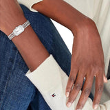 Γυναικείο ρολόι Tommy Hilfiger Sarah 1782841 φορεμένο με ασημί μπρασελέ τύπου αλυσίδας και ασημί καντράν 16mm.