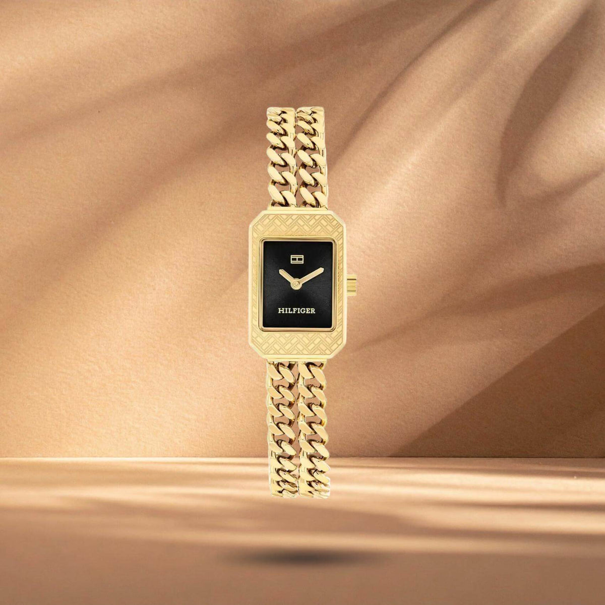 Γυναικείο ρολόι Tommy Hilfiger Sarah 1782842 με μαύρο καντράν 16mm και μπρασελέ σε χρυσό χρώμα