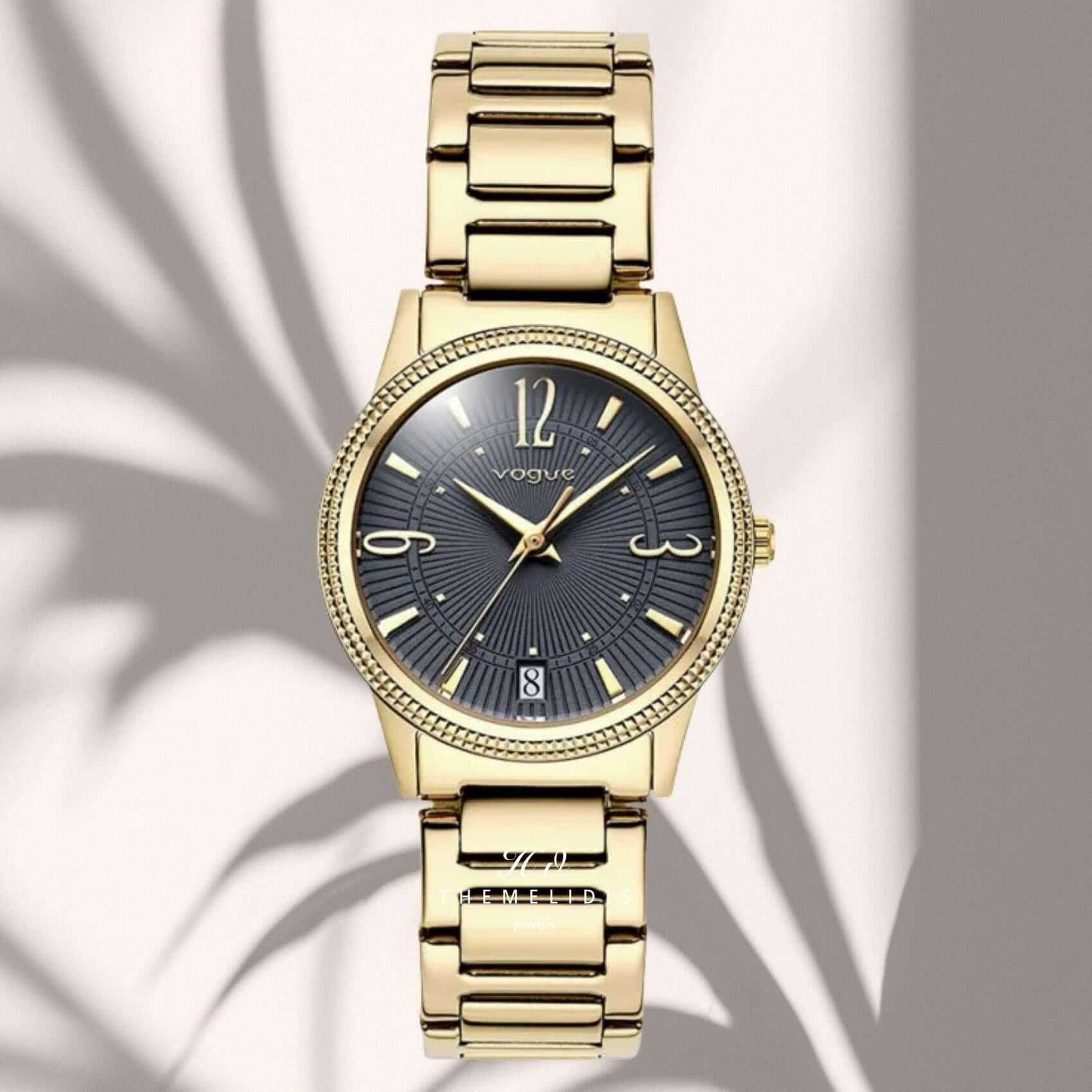 Φωτογραφία του γυναικείου ρολογιού Vogue Corine 2020615741 με χρυσό μπρασελέ και μαύρο καντράν, αναδεικνύοντας τον κομψό και δυναμικό χαρακτήρα του