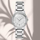 Φωτογραφία του γυναικείου ρολογιού Vogue Corine 2020615781 με ασημί μπρασελέ και ασημί καντράν