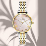 Φωτογραφία του γυναικείου ρολογιού Vogue New Bliss 2020616362 με δίχρωμο μπρασελέ και ροζ φίλντισι καντράν, αναδεικνύοντας τη θηλυκή και κομψή αισθητική του