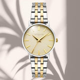 Φωτογραφία του γυναικείου ρολογιού Vogue Nicole 2020616162 με δίχρωμο μπρασελέ και σαμπανί καντράν, αναδεικνύοντας την κομψή και διαχρονική αισθητική του.